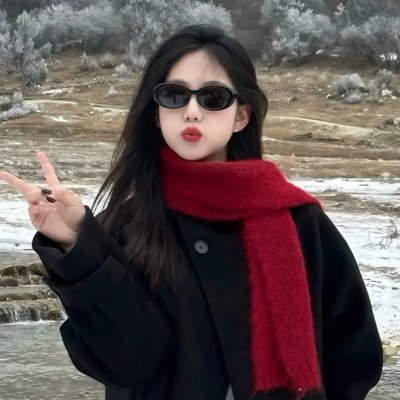 照片中的女孩